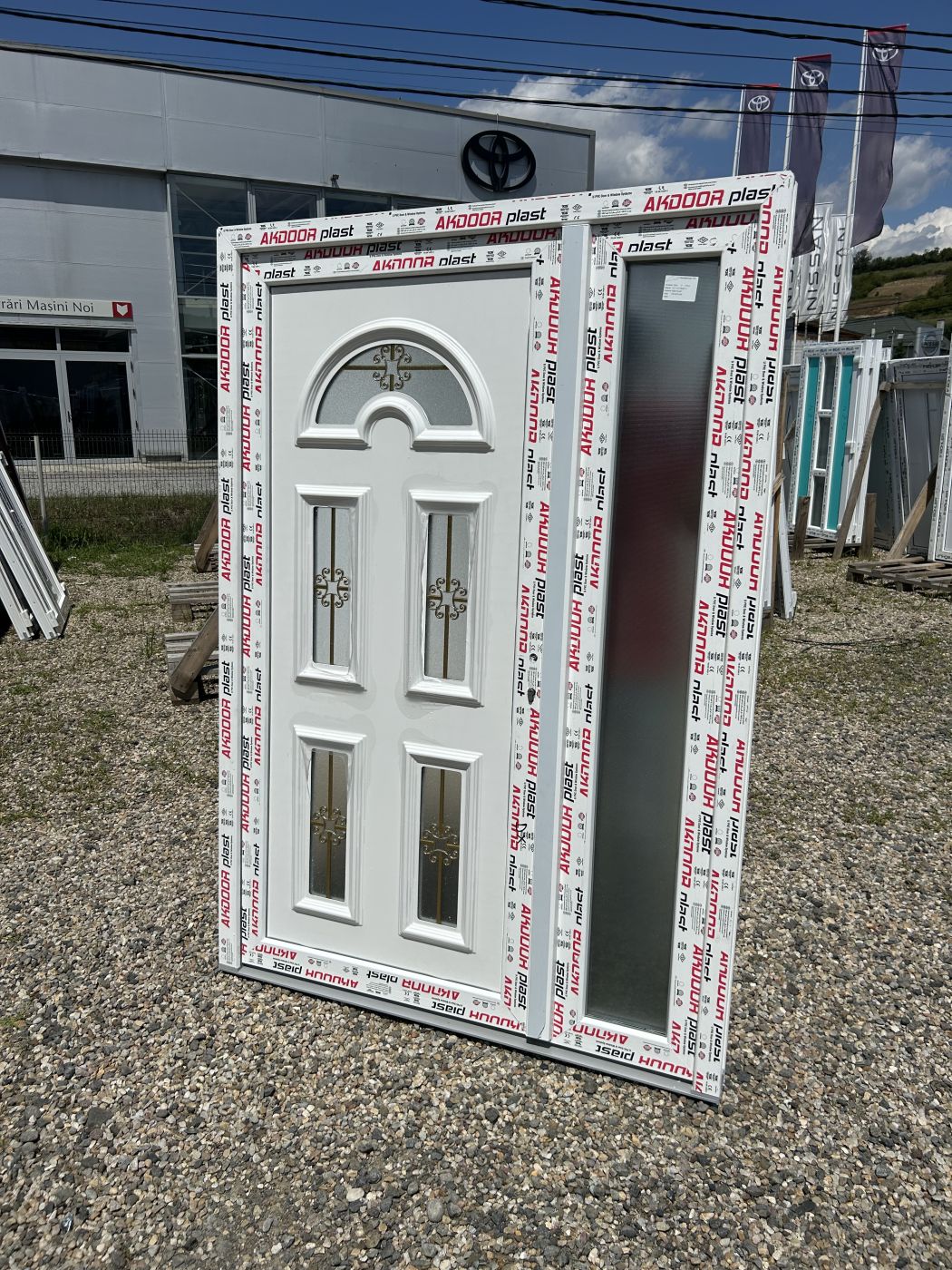 Ușă de intrare cu panel decorativ dublă 
