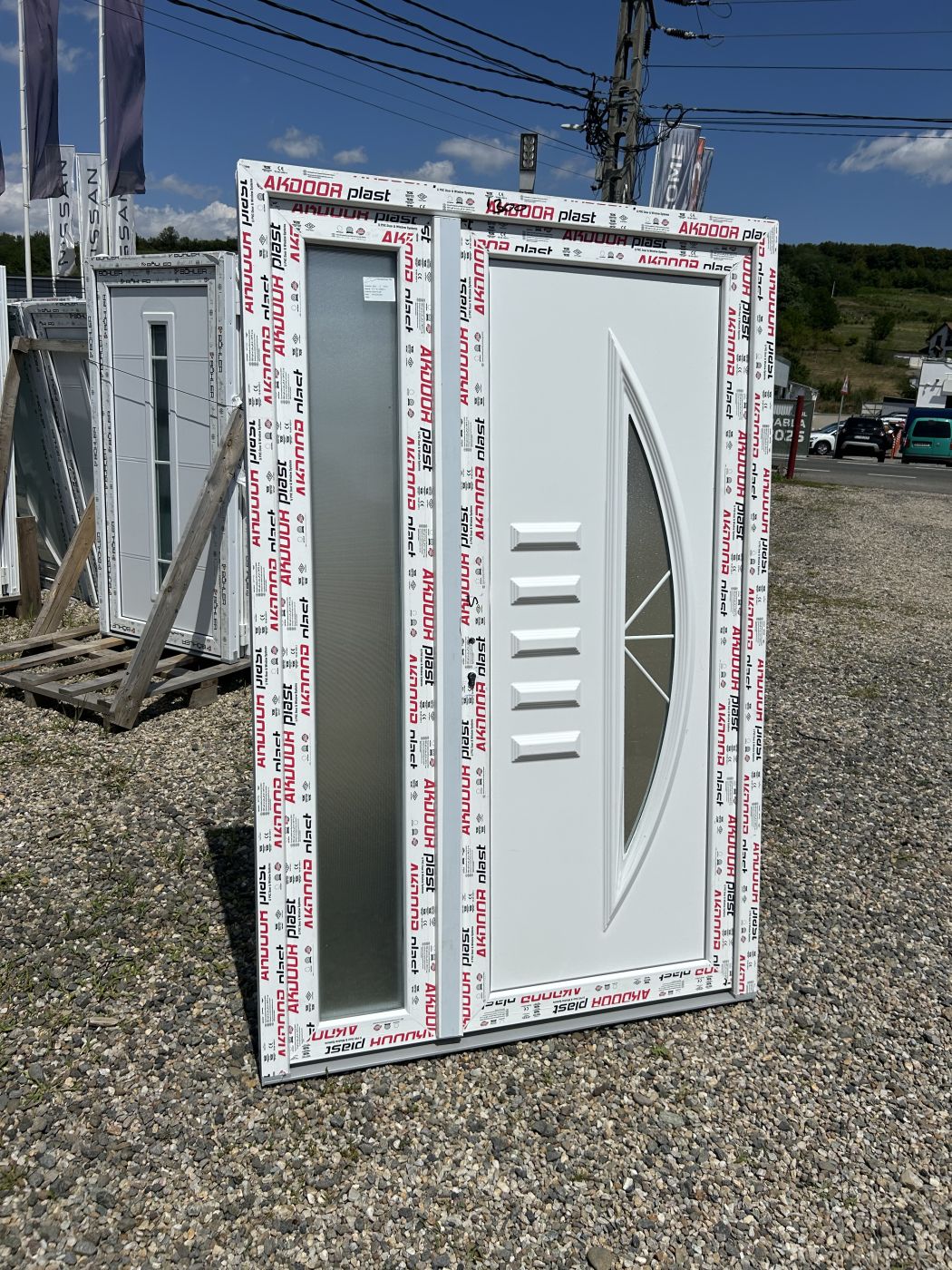 Ușă de intrare dublă cu panel decorativ 