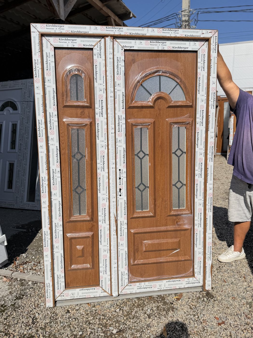 Ușă de intrare dublă cu panel decorativ 