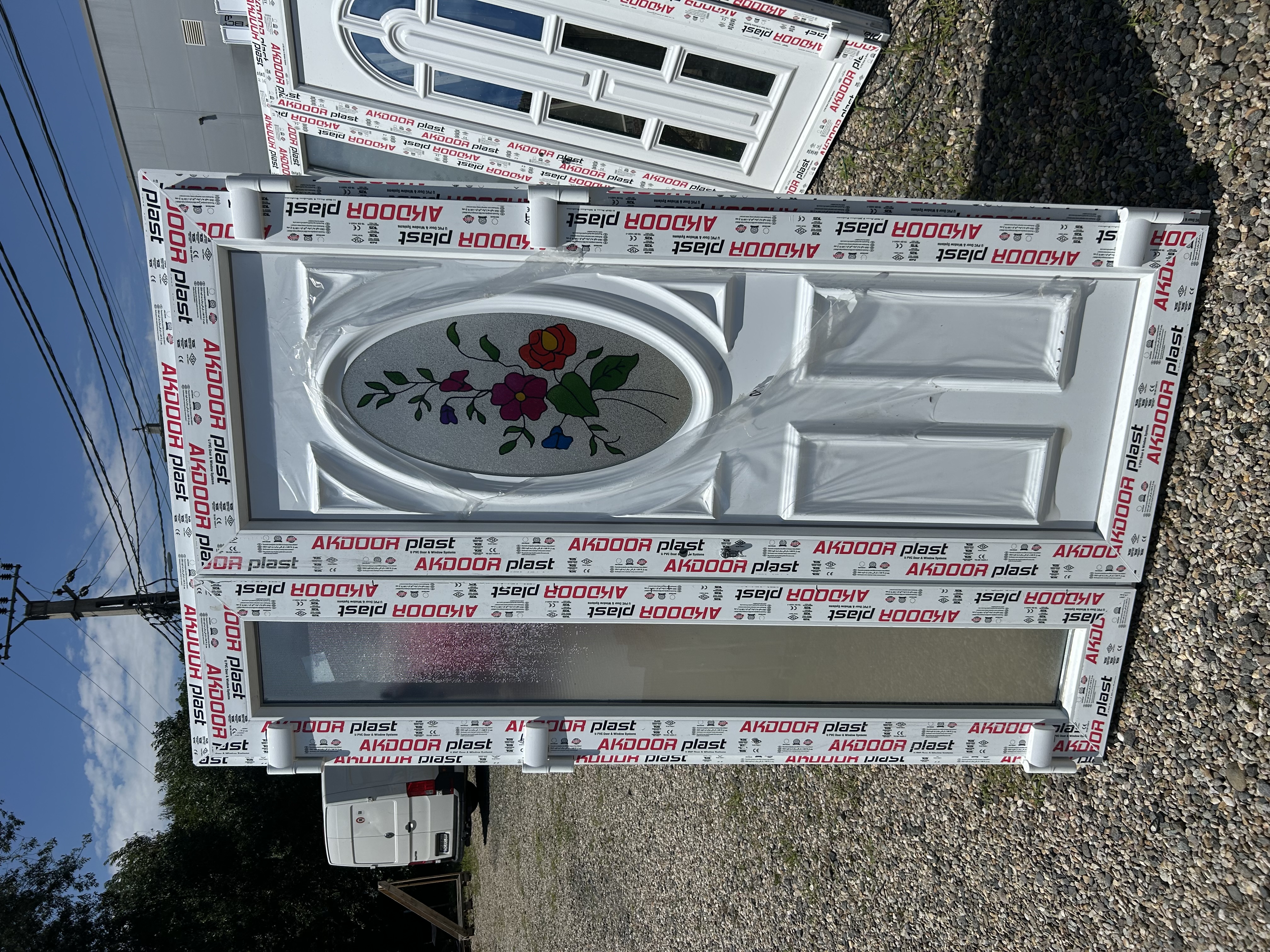 Ușă de intrare dublă cu panel decorativ 