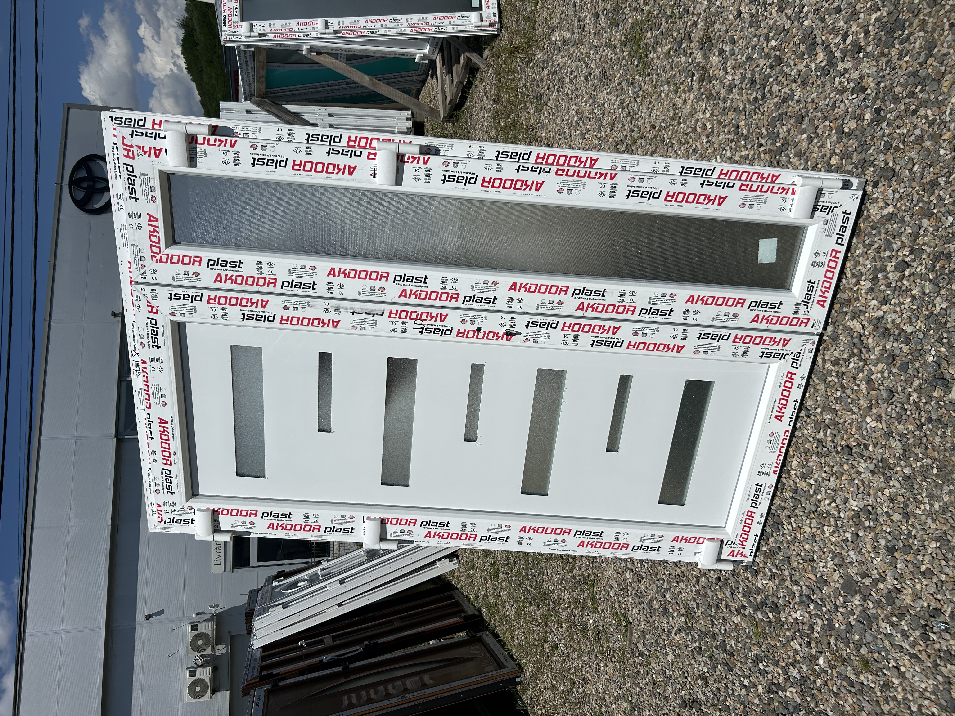 Ușă de intrare dublă cu panel decorativ  - Imaginea 3