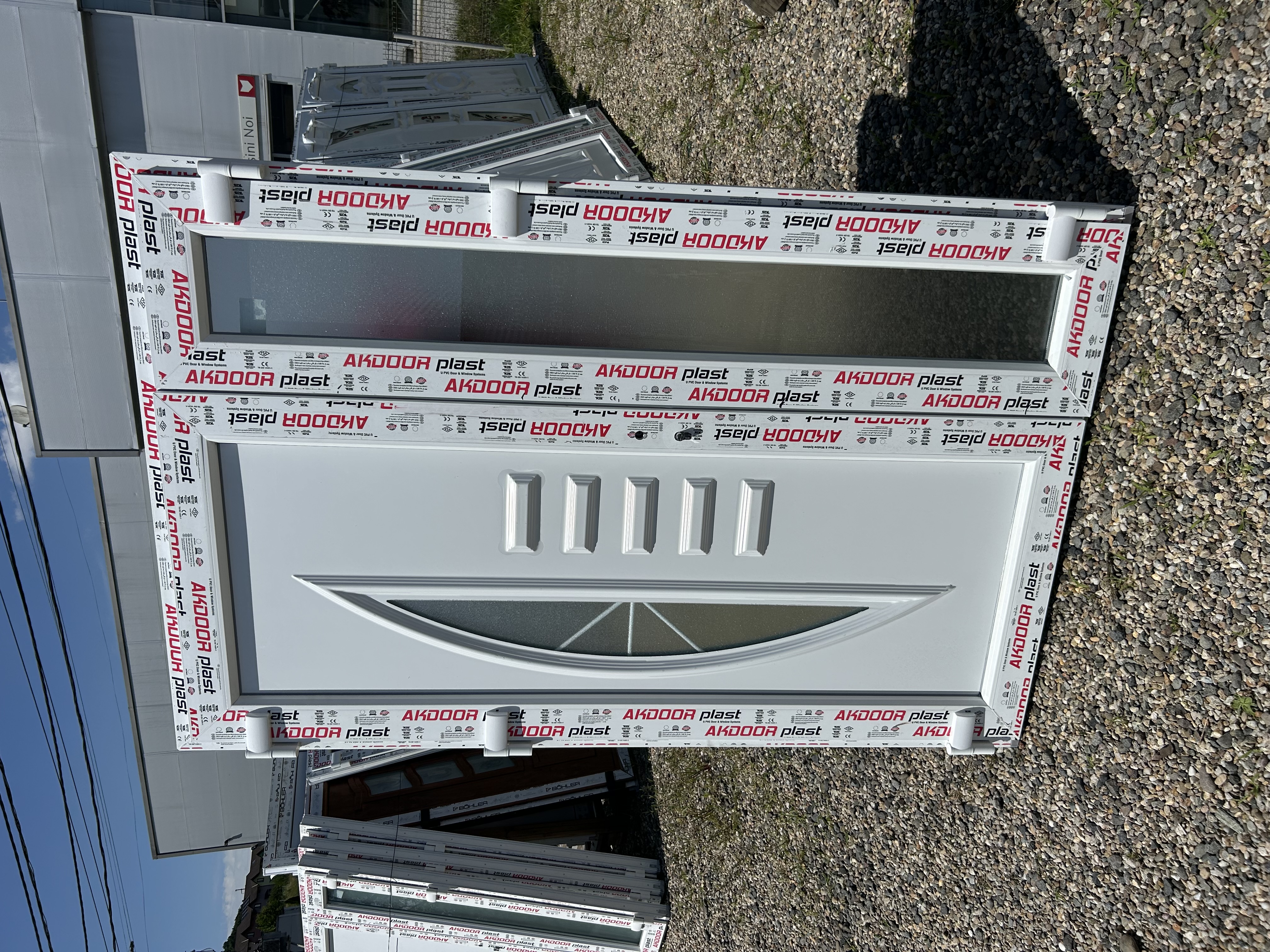 Ușă de intrare dublă cu panel decorativ  - Imaginea 3