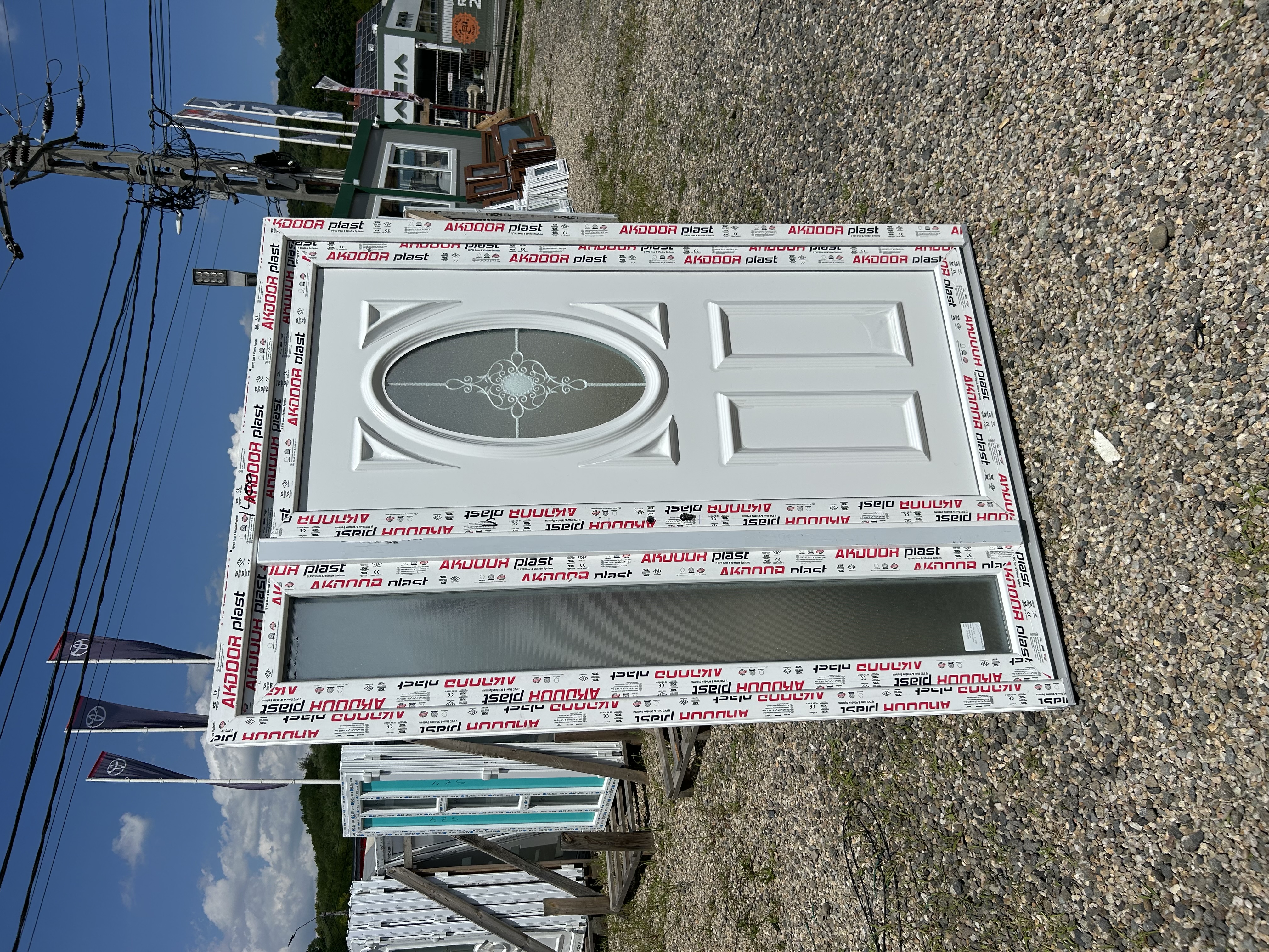 Ușă de intrare dublă cu panel decorativ 