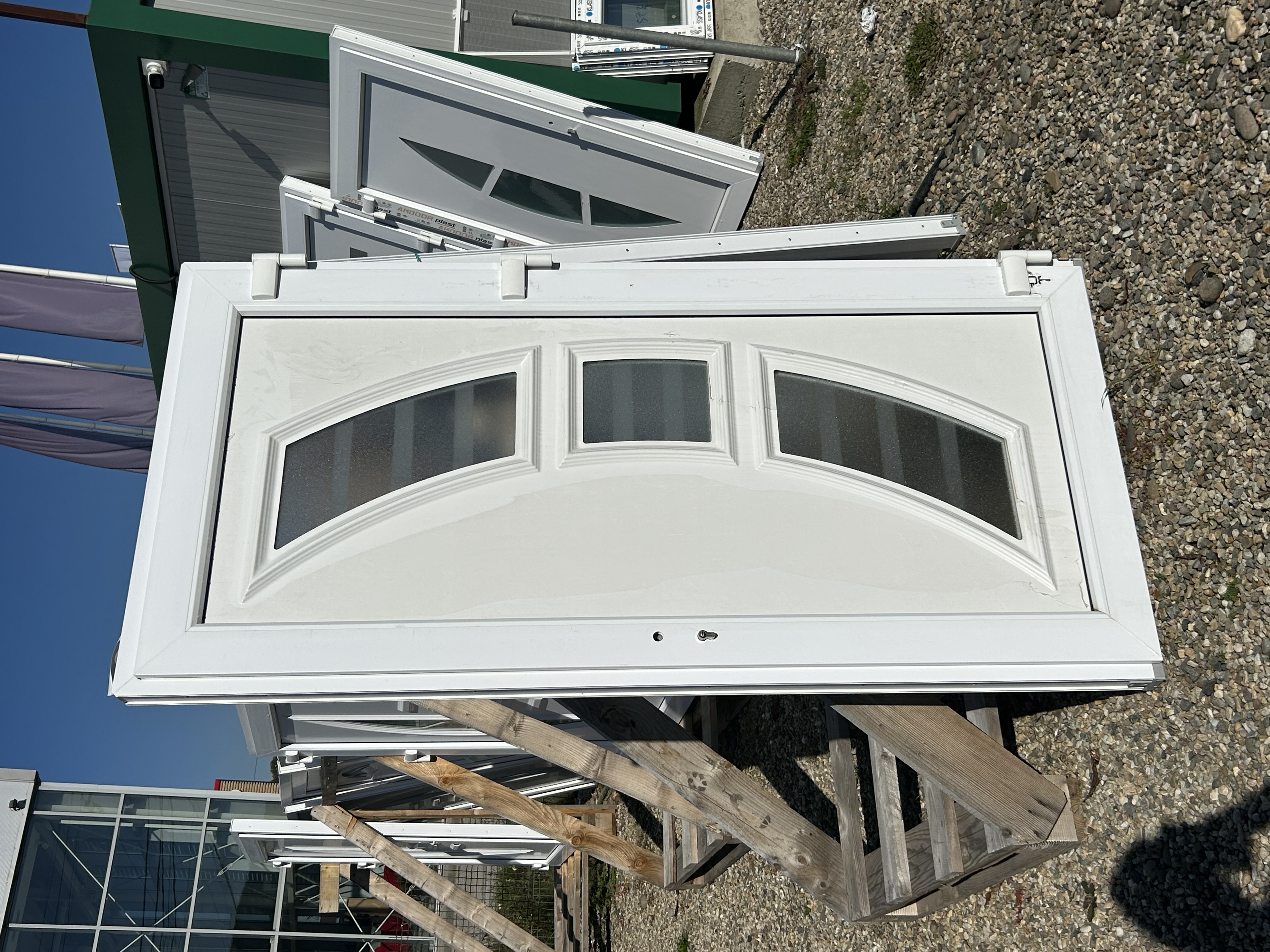 Ușă de intrare alb cu panel decorativ  - Imaginea 4