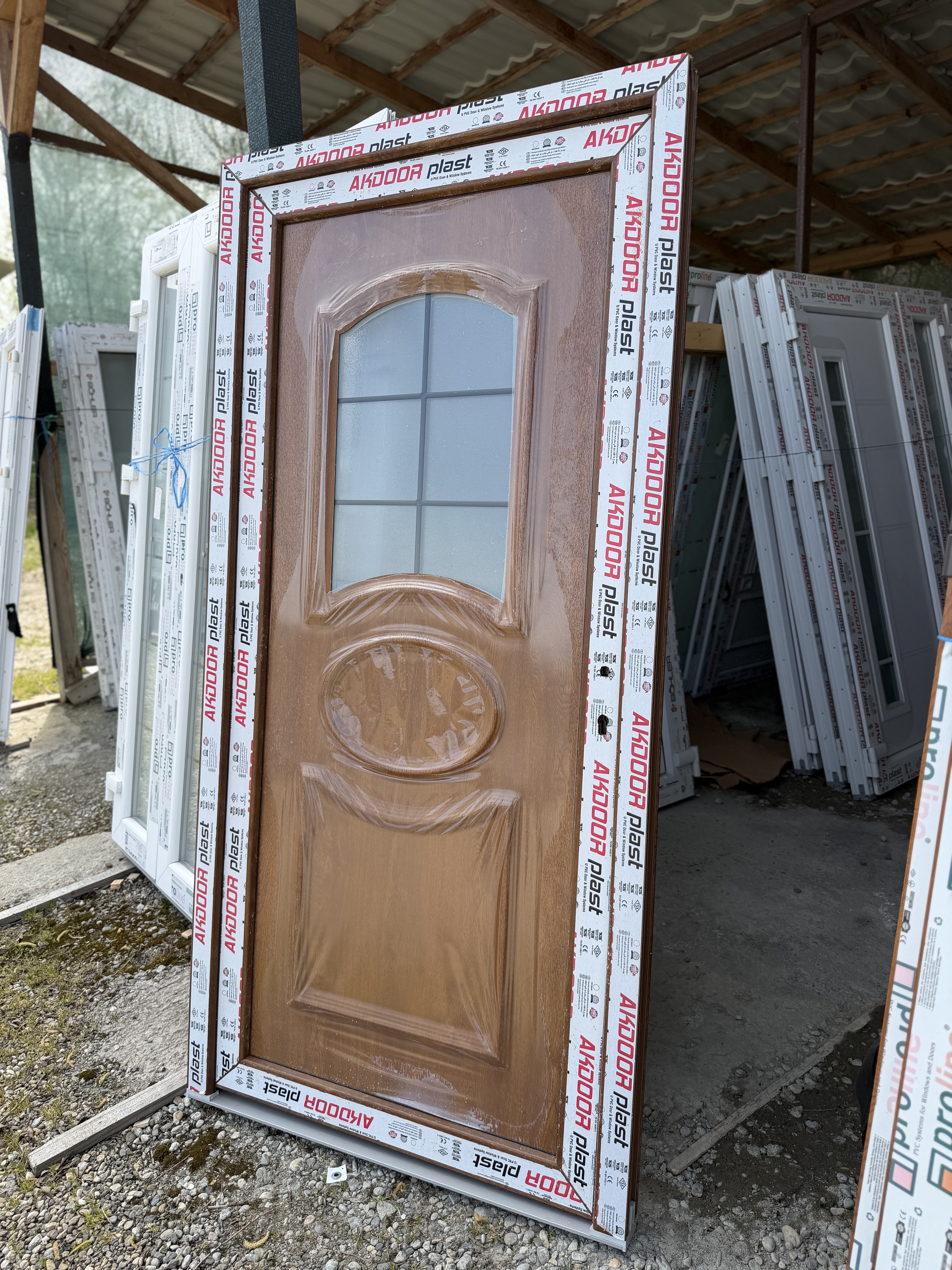 Ușă de intrare stejar auriu cu panel decorativ  - Imaginea 2