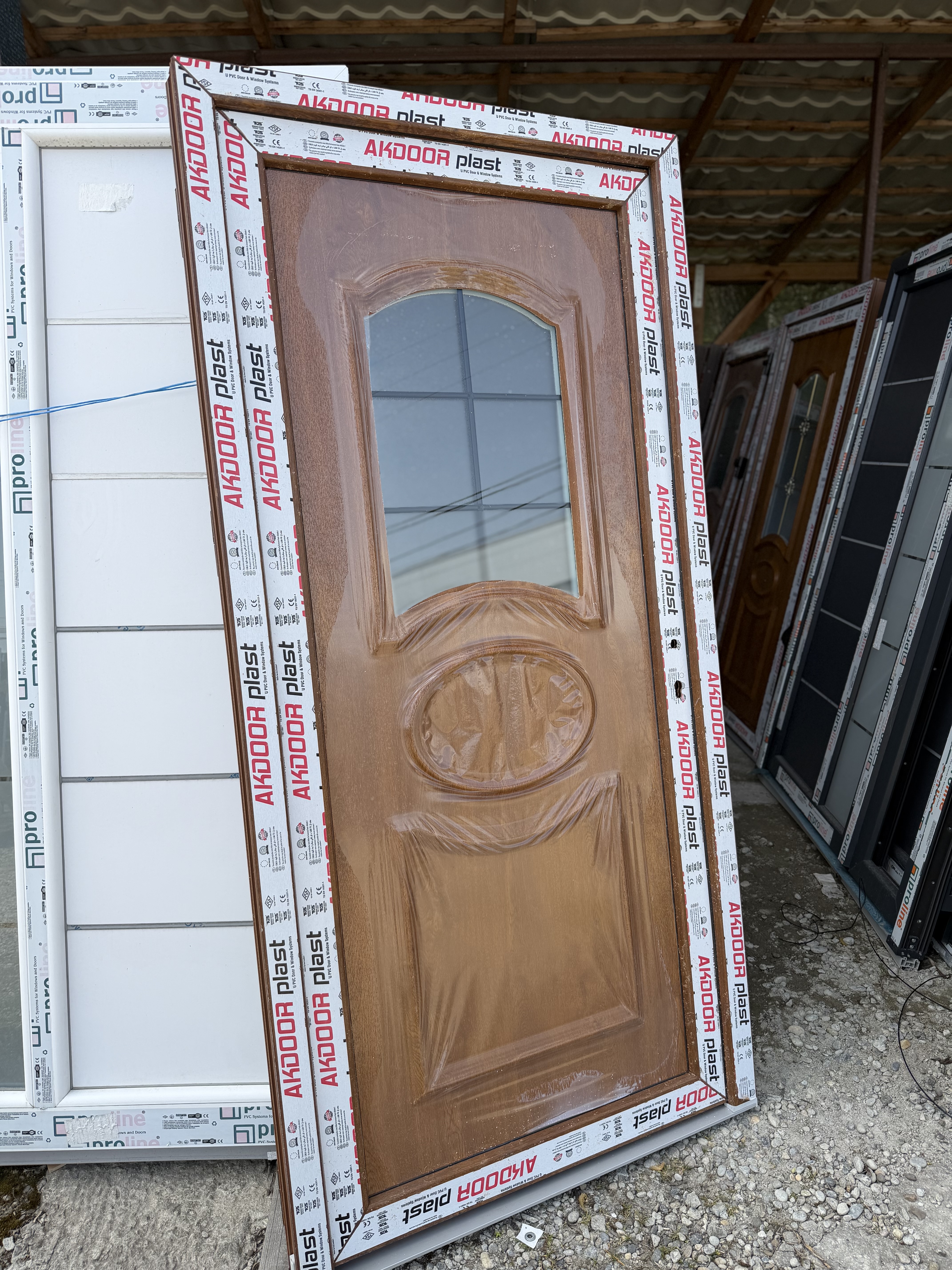 Ușă de intrare stejar auriu cu panel decorativ  - Imaginea 4