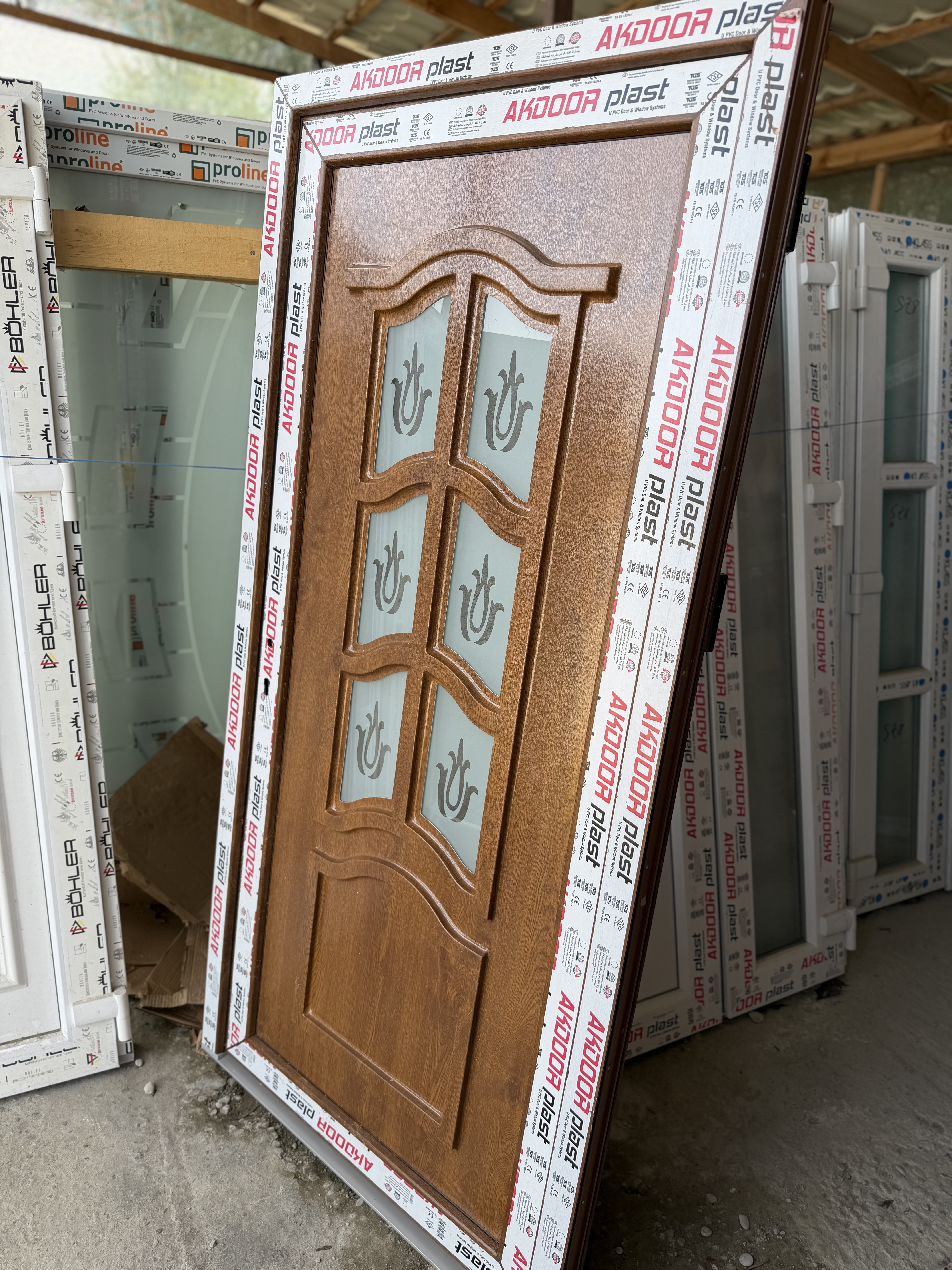 Ușă de intrare stejar auriu cu panel decorativ  - Imaginea 3