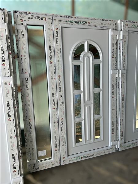Ușă de intrare dublă cu panel decorativ  - Imaginea 1