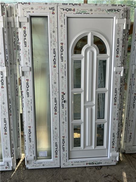 Ușă de intrare dublă cu panel decorativ  - Imaginea 3
