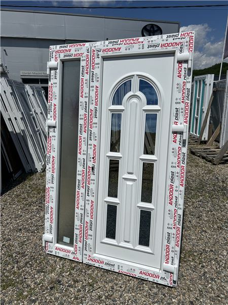 Ușă de intrare dublă cu panel decorativ  - Imaginea 3
