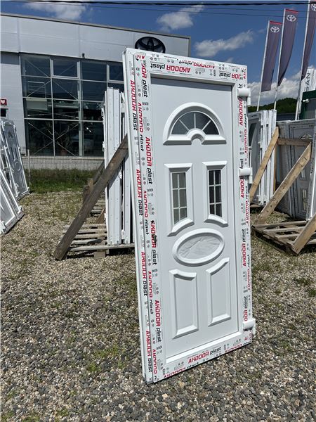 Ușă de intrare alb cu panel decorativ  - Imaginea 4