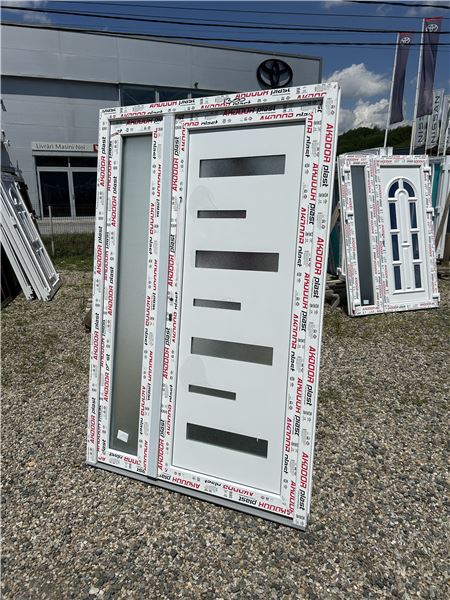 Ușă de intrare dublă cu panel decorativ  - Imaginea 2