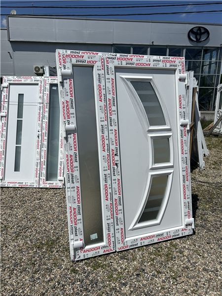 Ușă de intrare dublă cu panel decorativ  - Imaginea 4