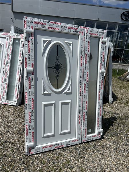 Ușă de intrare dublă cu panel decorativ  - Imaginea 3