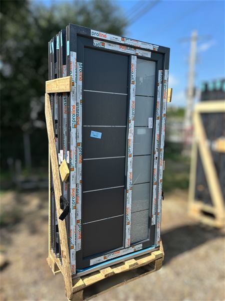 Ușă de intrare gri antracit cu inserții de inox  - Imaginea 2