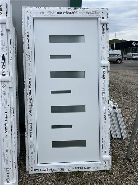 Ușă de intrare alb cu panel decorativ  - Imaginea 2