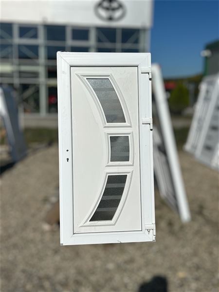 Ușă de intrare alb cu panel decorativ 