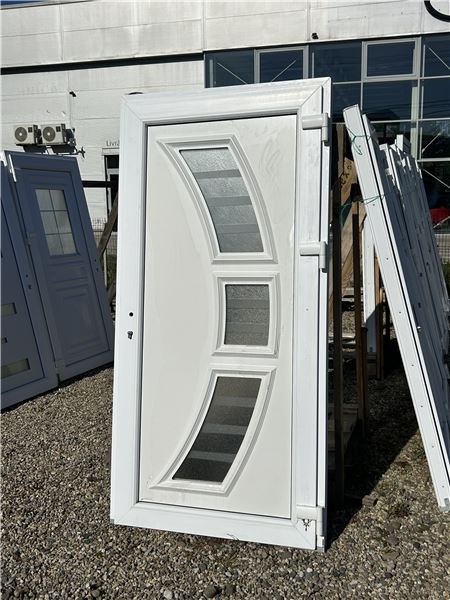 Ușă de intrare alb cu panel decorativ  - Imaginea 3