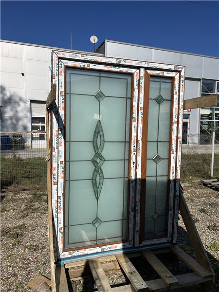 Ușă de intrare stejar auriu cu sticlă tripan 