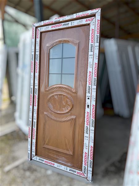 Ușă de intrare stejar auriu cu panel decorativ 