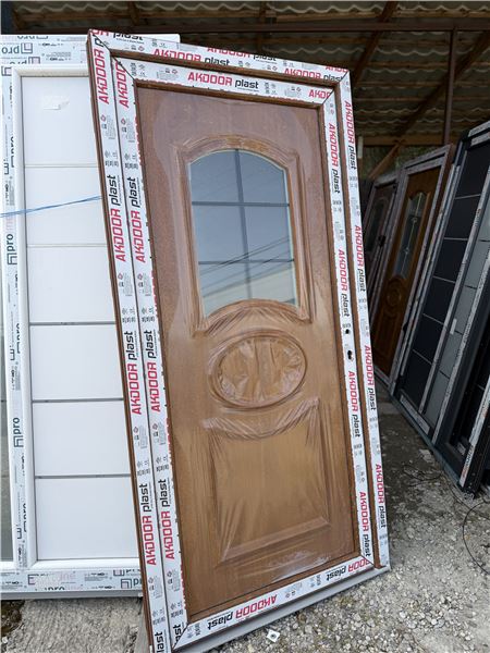 Ușă de intrare stejar auriu cu panel decorativ  - Imaginea 4