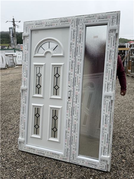 Ușă de intrare cu panel decorativ  - Imaginea 3