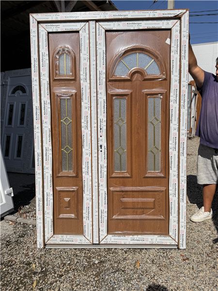 Ușă de intrare dublă cu panel decorativ 